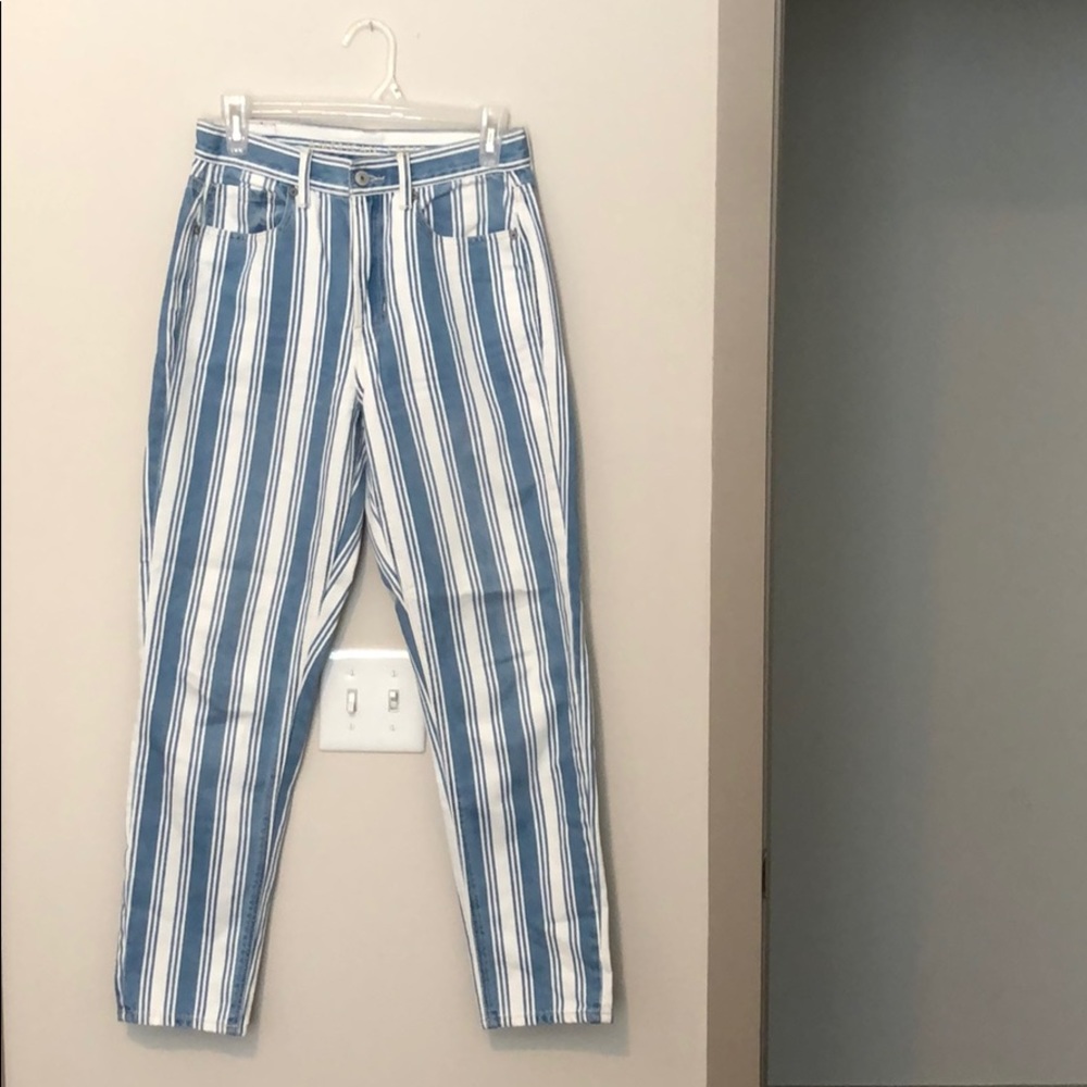 American Eagle Mom Jeans with Fun Design